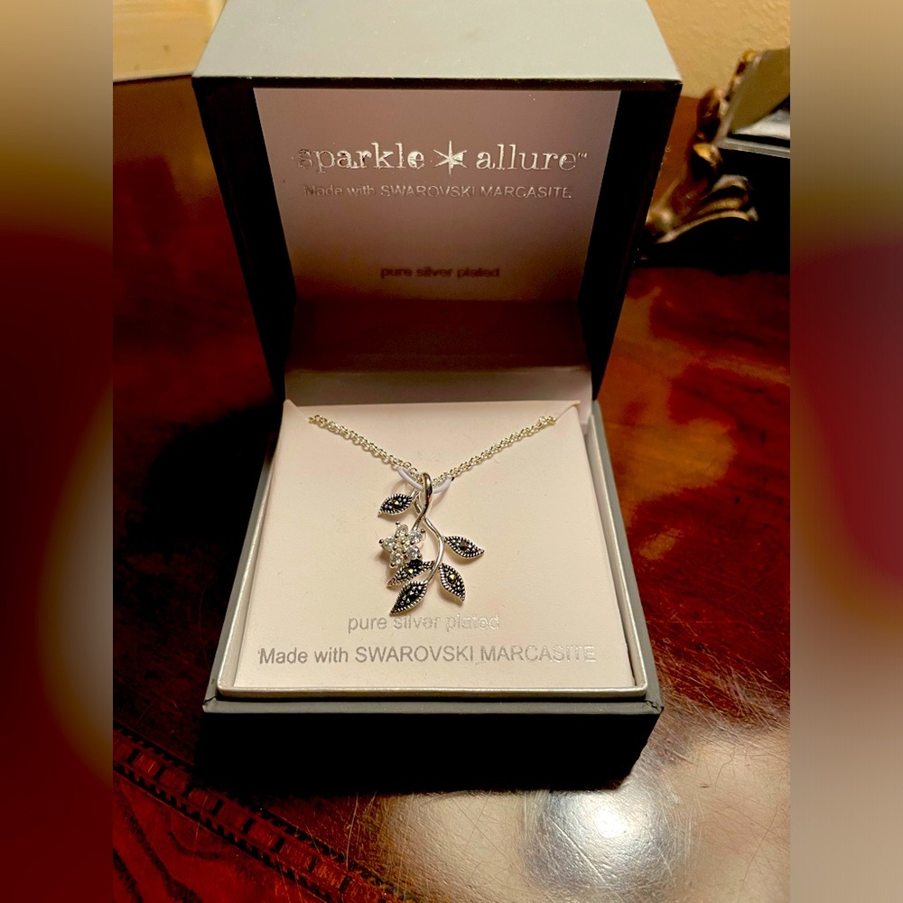 Silver plated marcasite necklace, new